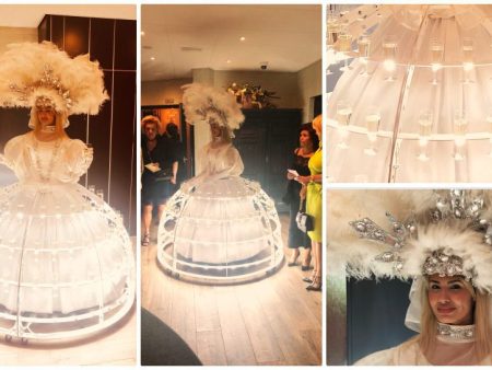 Champagne Diva Warm Wit Led: Stijlvolle catering met flair! Unieke "rok" op wielen, aanpasbaar aan elk thema. Nu met betoverende LED verlichting!
