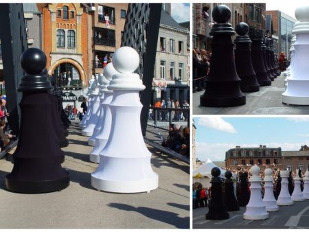 Schaakstukken Parade: Imposant zwart/wit schouwspel voor festivals en evenementen. Ook als decoratieve eyecatcher!