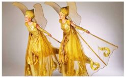 Combinatie act met Roze Zusjes en Schoonheid in Goud. Mobiele animatie en steltenlopers zorgen voor stijl, interactie en luxe sfeer bij ontvangst, beurzen, festivals en winkelcentra events