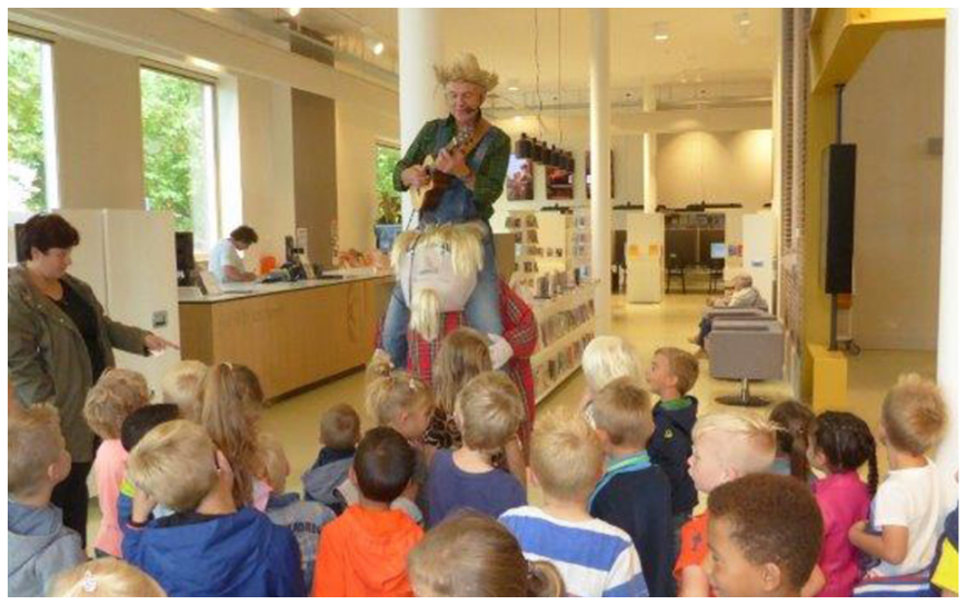 Country Boys op Stelten: Live countrymuziek & Nederlandstalige hits op stelten! Blikvanger voor festivals, ontvangst en winkelcentra. 🤠