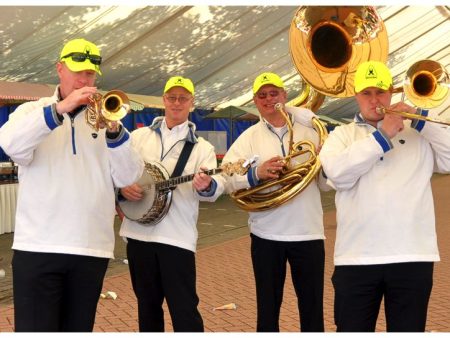 Boek het Sporters Dixieland Looporkest voor een onvergetelijk evenement. Breed repertoire, flexibele bezetting. Swingend of ontspannen, het perfecte geluid voor uw feest!