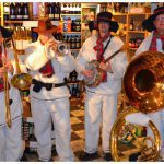 Boek het Sneeuwmannen Dixieland Looporkest voor een onvergetelijk evenement. Breed repertoire, flexibele bezetting. Swingend of ontspannen, het perfecte geluid voor uw feest!