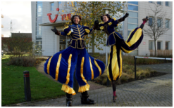 Ervaar feestelijke hoogtes met Pieten Steltenlopers! Uniek Sint en Piet entertainment voor glimlachen overal. Boek nu voor vrolijke momenten!