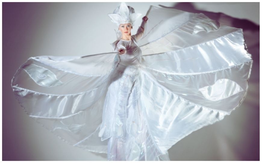 Rood wit blauw steltlopers zorgen voor vrolijk en feestelijk entertainment. Deze steltenact is perfect voor Koningsdag, festivals en winkelcentra en brengt een echte Hollandse sfeer.