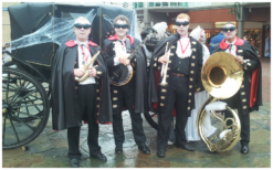 Boek het Halloween Dixieland Looporkest voor een onvergetelijk evenement. Breed repertoire, flexibele bezetting. Swingend of ontspannen, het perfecte geluid voor uw feest!