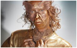 Brons Venetiaans Levend Standbeeld als stijlvolle eyecatcher op evenementen. Dit duo combineert barokke uitstraling met rustige bewegingen en is perfect voor ontvangst, beurzen en Venetiaanse thema’s.