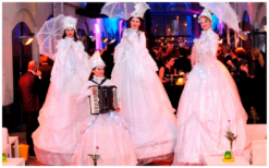 Ervaar vorstelijke elegantie met de IJskoninginnen Wit Steltenlopers en betoverend muzikaal duo. Perfect voor elk evenement. Boek nu!