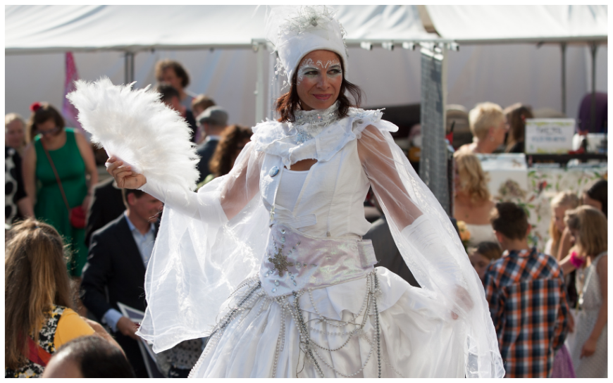Ervaar vorstelijke elegantie met de IJskoninginnen Wit Steltenlopers en betoverend muzikaal duo. Perfect voor elk evenement. Boek nu!