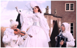 Ervaar vorstelijke elegantie met de IJskoninginnen Wit Steltenlopers en betoverend muzikaal duo. Perfect voor elk evenement. Boek nu!