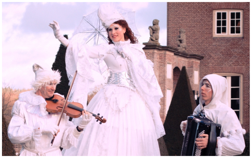 Ervaar vorstelijke elegantie met de IJskoninginnen Wit Steltenlopers en betoverend muzikaal duo. Perfect voor elk evenement. Boek nu!