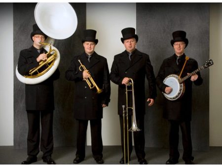Dit Uitvaart Dixieland Orkest speelt een voor iedereen herkenbaar repertoire in dixie-stijl. Boek nu!