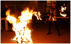 Betover uw evenement met de dynamische Freestyle Vuur Act - een unieke vuurshow voor festivals, clubs en bijzondere gelegenheden. Reserveer nu!