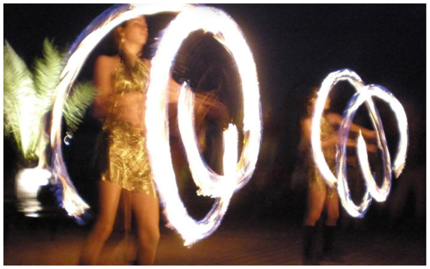 Betover uw evenement met de dynamische Freestyle Vuur Act - een unieke vuurshow voor festivals, clubs en bijzondere gelegenheden. Reserveer nu!