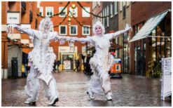 Boek Witte Draakjes met zeepbellen voor vrolijk en interactief entertainment. Perfect voor winkelcentra, festivals en ontvangstacts. Speels, mobiel en leuk voor jong en oud!