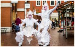 Boek Witte Draakjes met zeepbellen voor vrolijk en interactief entertainment. Perfect voor winkelcentra, festivals en ontvangstacts. Speels, mobiel en leuk voor jong en oud!