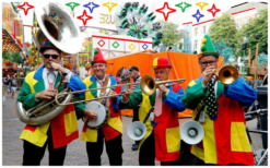 Dit Clowns Dixieland Looporkest speelt een voor iedereen herkenbaar repertoire in dixie-stijl. Boek nu!
