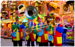 Dit Clowns Dixieland Looporkest speelt een voor iedereen herkenbaar repertoire in dixie-stijl. Boek nu!