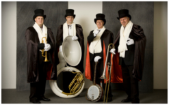 Dit Dickens Dixieland Orkest speelt een voor iedereen herkenbaar repertoire in dixie-stijl. Boek nu!