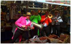 Dit Happy Colour Dixieland Orkest speelt een voor iedereen herkenbaar repertoire in dixie-stijl. Boek nu!