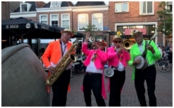 Dit Happy Colour Dixieland Orkest speelt een voor iedereen herkenbaar repertoire in dixie-stijl. Boek nu!