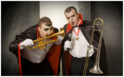 Dit Halloween Dracula Dixieland speelt een voor iedereen herkenbaar repertoire in dixie-stijl. Boek nu!
