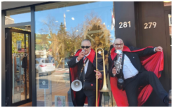 Dit Halloween Dracula Dixieland speelt een voor iedereen herkenbaar repertoire in dixie-stijl. Boek nu!