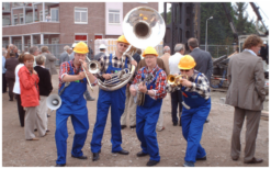 Dit Bouwvakkers Dixieland Orkest speelt een voor iedereen herkenbaar repertoire in dixie-stijl. Boek nu!