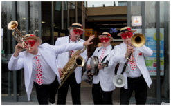 Dit Hartjes Dixieland Orkest speelt een voor iedereen herkenbaar repertoire in dixie-stijl. Boek nu!
