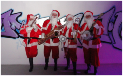 Dit Kerstmannen Dixieland Orkest speelt een voor iedereen herkenbaar repertoire in dixie-stijl. Boek nu!