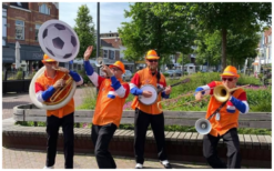 Dit Oranje Dixieland Orkest speelt een voor iedereen herkenbaar repertoire in dixie-stijl. Boek nu!