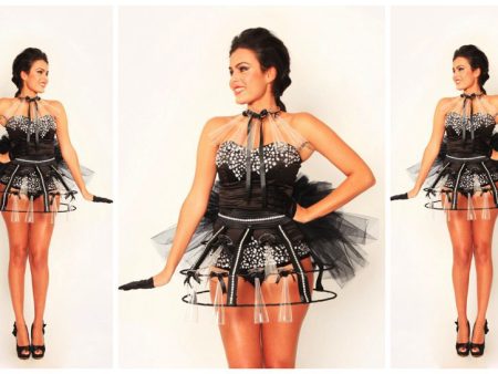 Betoverende Champagne Girls Chique Black MINI voor elk event. Stijlvolle glamour met Champagne, Prosecco en meer. Contacteer ons nu voor een magische ervaring!
