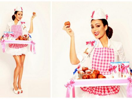 Smaakvolle Oliebol Girls: Heerlijke traktaties voor uw evenement. Boek nu voor culinair genot!