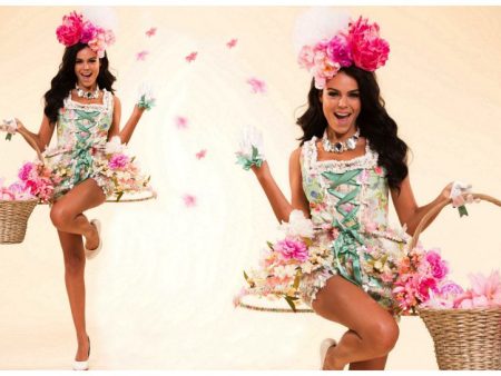 Prachtige Flower Girls: Deel bloemenpracht uit op uw event. Boek nu voor een liefdevolle bloemenbeleving!