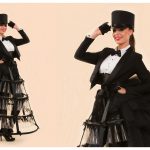 Betover je evenement met onze elegante Champagne / Prosecco Girls in Zwart Wit jurken. Sprankelende gastvrijheid en stijlvolle entertainment. Ontdek meer!"