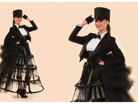 Betover je evenement met onze elegante Champagne / Prosecco Girls in Zwart Wit jurken. Sprankelende gastvrijheid en stijlvolle entertainment. Ontdek meer!"