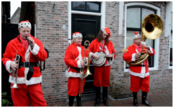 Boek het Dixieland Kerstmannen Looporkest voor een onvergetelijk evenement. Breed repertoire, flexibele bezetting. Swingend of ontspannen, het perfecte geluid voor uw feest!