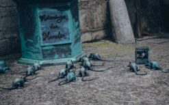 Rattenvanger van Hamelen Levend Standbeeld huren? Sprookjesachtige ontvangst act voor beurs, festival of winkelcentrum. Mobiele animatie vol magie en verwondering voor elk evenement.