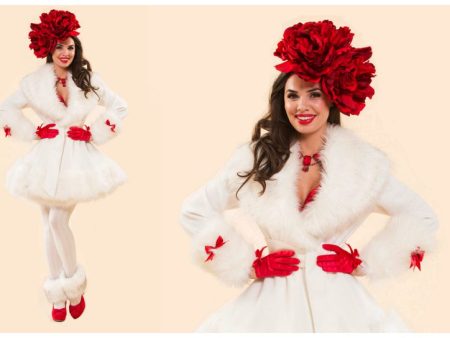 Betover uw evenement met Winter Girls White Red - Elegante gastvrouwen met flair en promotievaardigheden. Magische winterse sfeer voor uw gasten!