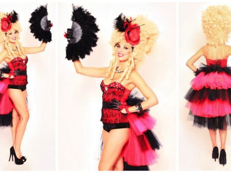 Voeg glamour toe aan uw evenement met de Moulin Rouge Girls in rood-zwart! Elegante ontvangst en stijlvolle productpromotie met een vleugje vintage allure