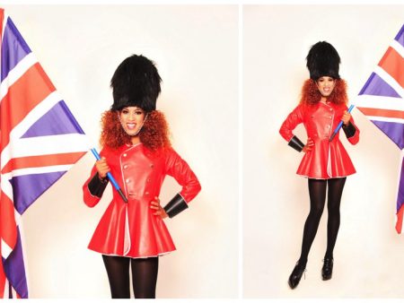 Engageer uw evenement met English Soldier Girls: charme en promotie gecombineerd. Voeg Britse flair toe aan uw gelegenheid!