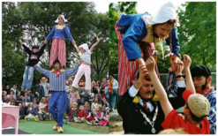 Ervaar hilarisch entertainment met het Acrobaten Duo! Vrijwilligers gezocht voor klompendansjes en acrobatische trucs. Boek nu voor Hollandse fun!