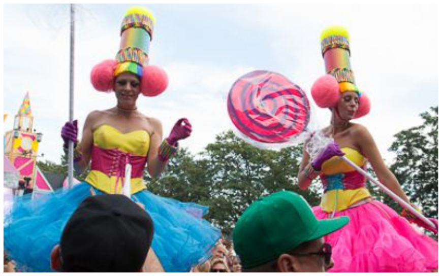 De Candy Girls op Stelten brengen kleur, vrolijkheid en zoet entertainment naar ieder evenement. Perfect voor ontvangst, winkelcentra en festivals. Boek deze feestelijke steltenact voor een onvergetelijke sfeer!