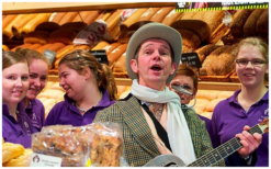 Boek het veelzijdige Dickens Muzikanten Ensemble voor betoverende kerstklanken! Solo, duo, trio, of kwartet. Flexibele speeltijden. Maak uw evenement magisch!