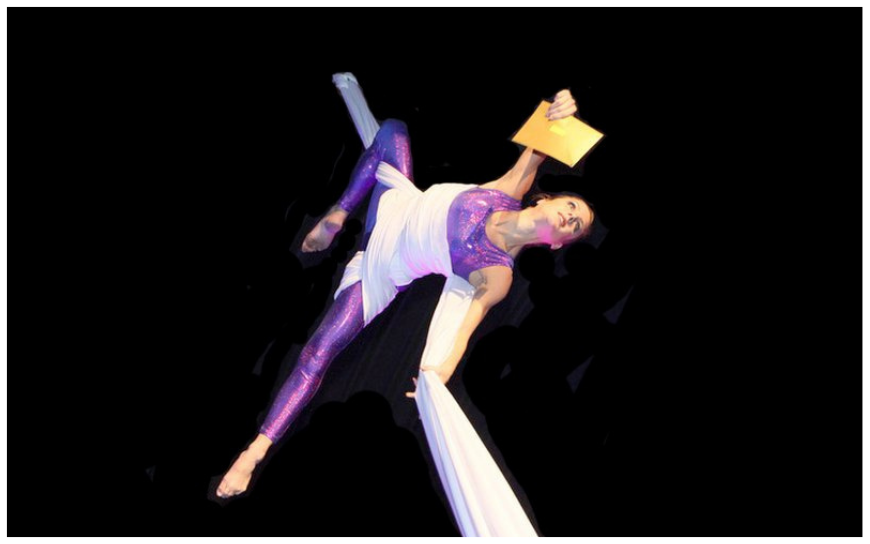 Ervaar de betoverende Tissue Act: kleurrijke luchtacrobatiek vol kracht en elegantie. Boek nu voor een magisch evenement! 🌈🤸♀️