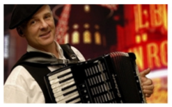 Reis terug in de tijd met de betoverende klanken van onze middeleeuwse troubadour! Met een indrukwekkend repertoire van ruim 300 titels brengt deze muzikant direct een historische sfeer naar elk evenement. Gasten worden meteen gegrepen door de authentieke instrumenten en de unieke, meeslepende verhalen uit de middeleeuwen. Deze veelzijdige troubadour act is zowel akoestisch als versterkt inzetbaar voor festivals, winkelcentra en officiële ontvangsten. De interactieve optredens zorgen voor een onvergetelijke beleving die naadloos aansluit bij uw specifieke thema. Boek vandaag nog dit historisch entertainment en geef uw publiek een magische ervaring vol nostalgie en muzikaal vakmanschap!