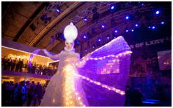 De Witte Winter Feeën Steltenlopers brengen elegante wintermagie naar elk evenement. Perfect voor kerst, bruiloften en winkelcentra. Stijlvol, interactief en betoverend entertainment in sprookjesachtige sfeer.