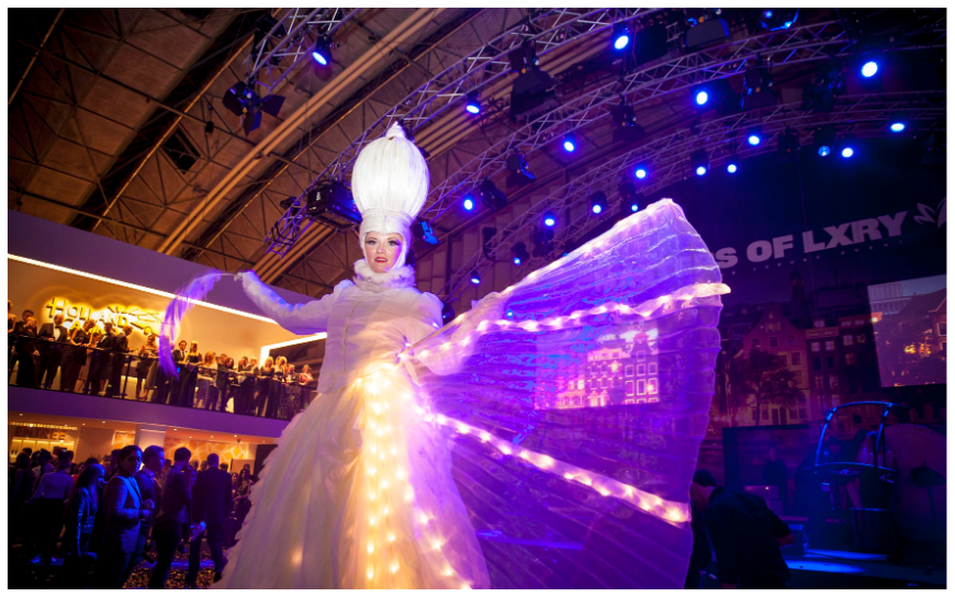 De Witte Winter Feeën Steltenlopers brengen elegante wintermagie naar elk evenement. Perfect voor kerst, bruiloften en winkelcentra. Stijlvol, interactief en betoverend entertainment in sprookjesachtige sfeer.