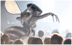 De Zilveren Vliegen Steltenlopers brengen futuristische ruimte-sfeer naar elk evenement. Glinsterend, buitenaards en indrukwekkend. Perfect voor festivals, winkelcentra en space-thema’s. Boek deze unieke act!