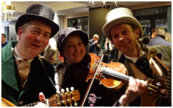 Ervaar betoverend Dickens Trio met 70+ kerstliedjes! Flexibele speeltijden voor elke gelegenheid. Boek nu voor onvergetelijk kerstentertainment!