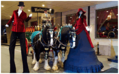 Het Dickens Steltenlopers Duo brengt nostalgische kerstsfeer, wintermagie en prachtige kostuums naar ieder evenement. Perfect voor kerstmarkten, winkelcentra en ontvangst. Boek deze betoverende act!